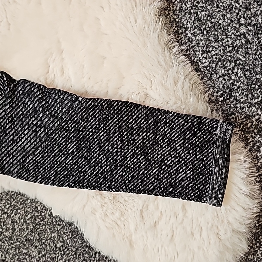 Fabletics Mid Rise Seamless Rib Leggings - Picture 4 of 6